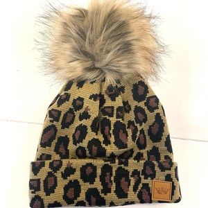 NWOT Girls Leopard Print Pom Pom Beanie Hat